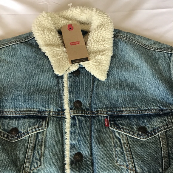 Levi’s Sherpa Trucker Jean Jacket Faded Medium/Light Wash size M NWT - Picture 2 of 6
